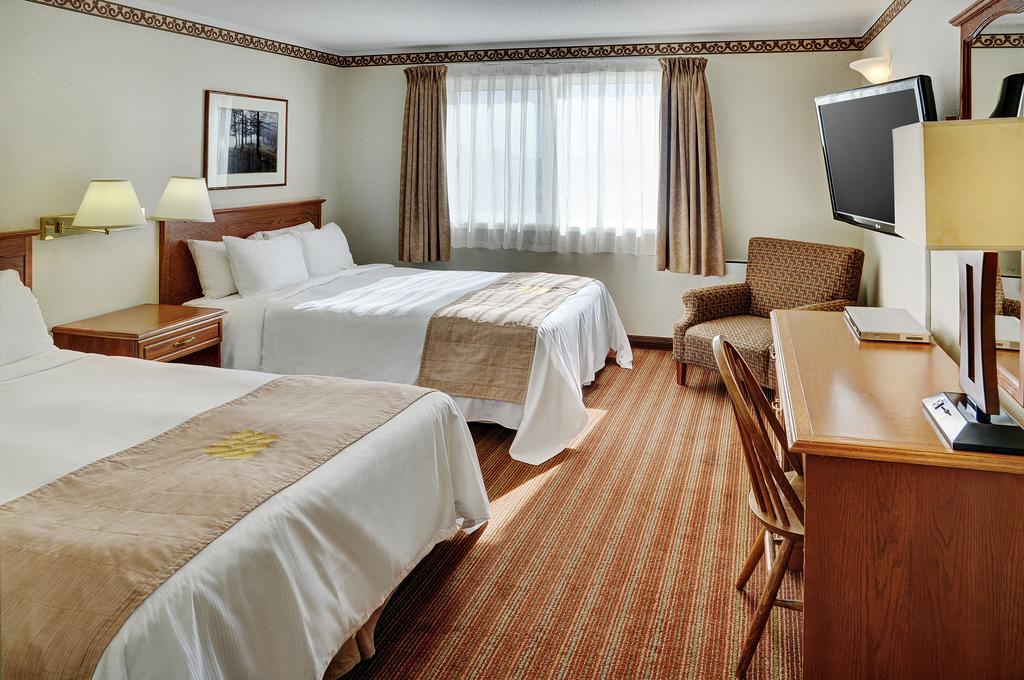 Lakeview Inns & Suites - ブランドン エクステリア 写真