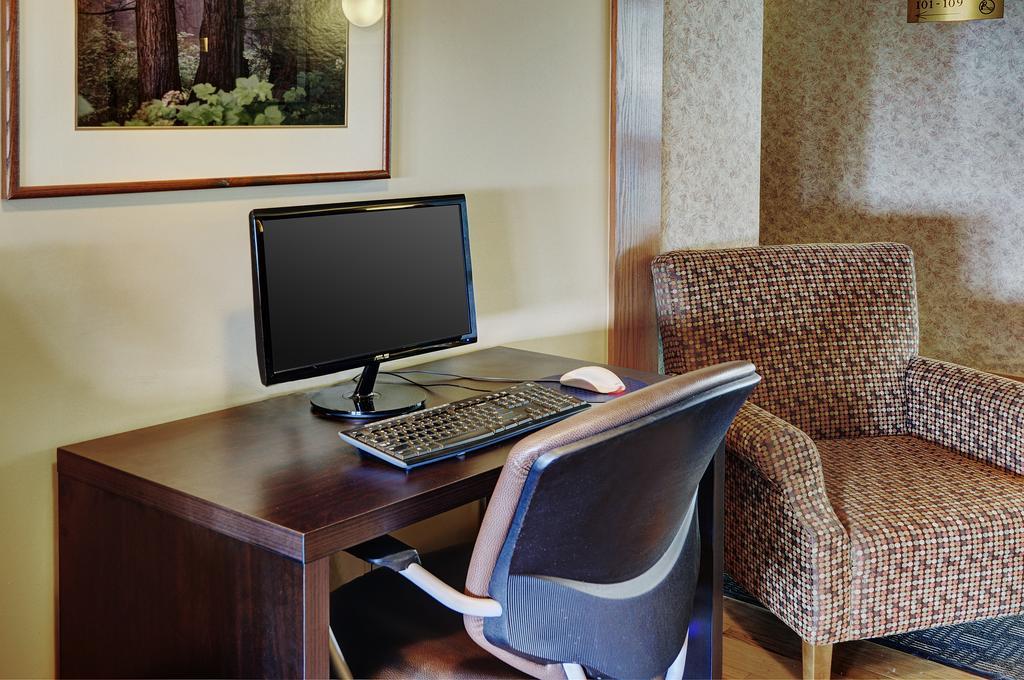 Lakeview Inns & Suites - ブランドン エクステリア 写真