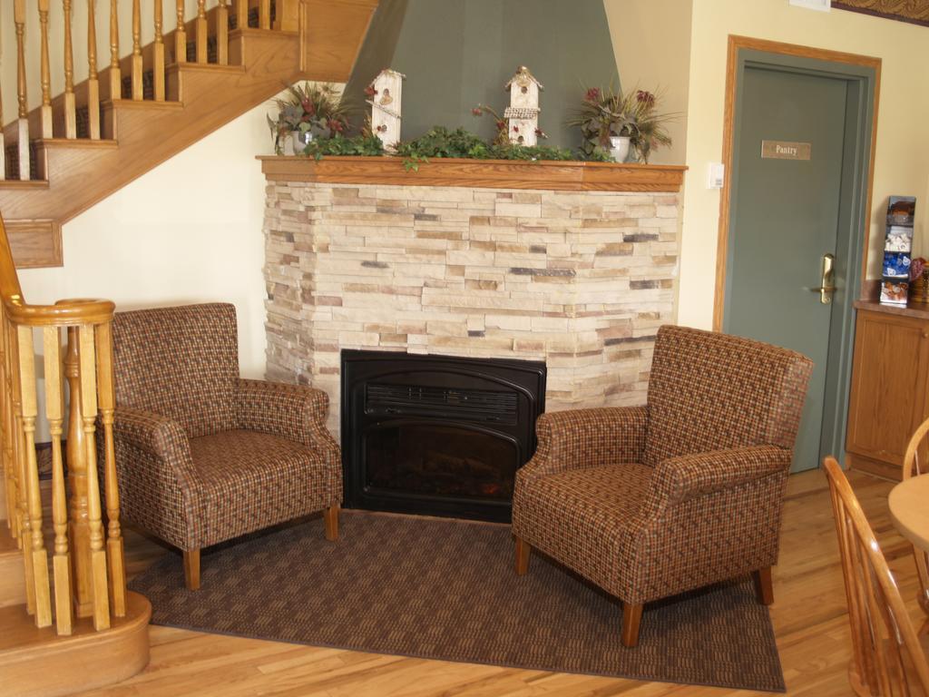 Lakeview Inns & Suites - ブランドン エクステリア 写真