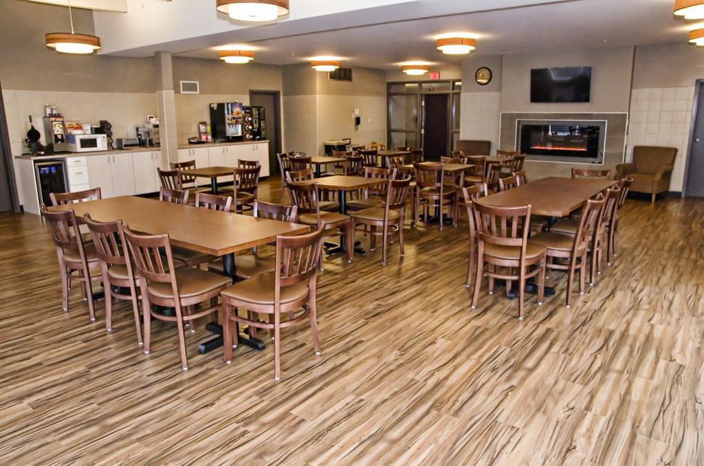 Lakeview Inns & Suites - ブランドン エクステリア 写真